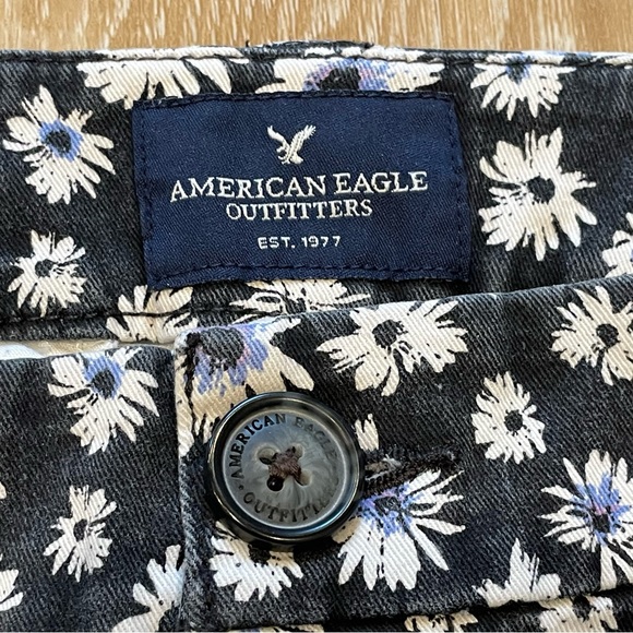 American Eagle Outfitters Floral Short - Picture 5 of 10